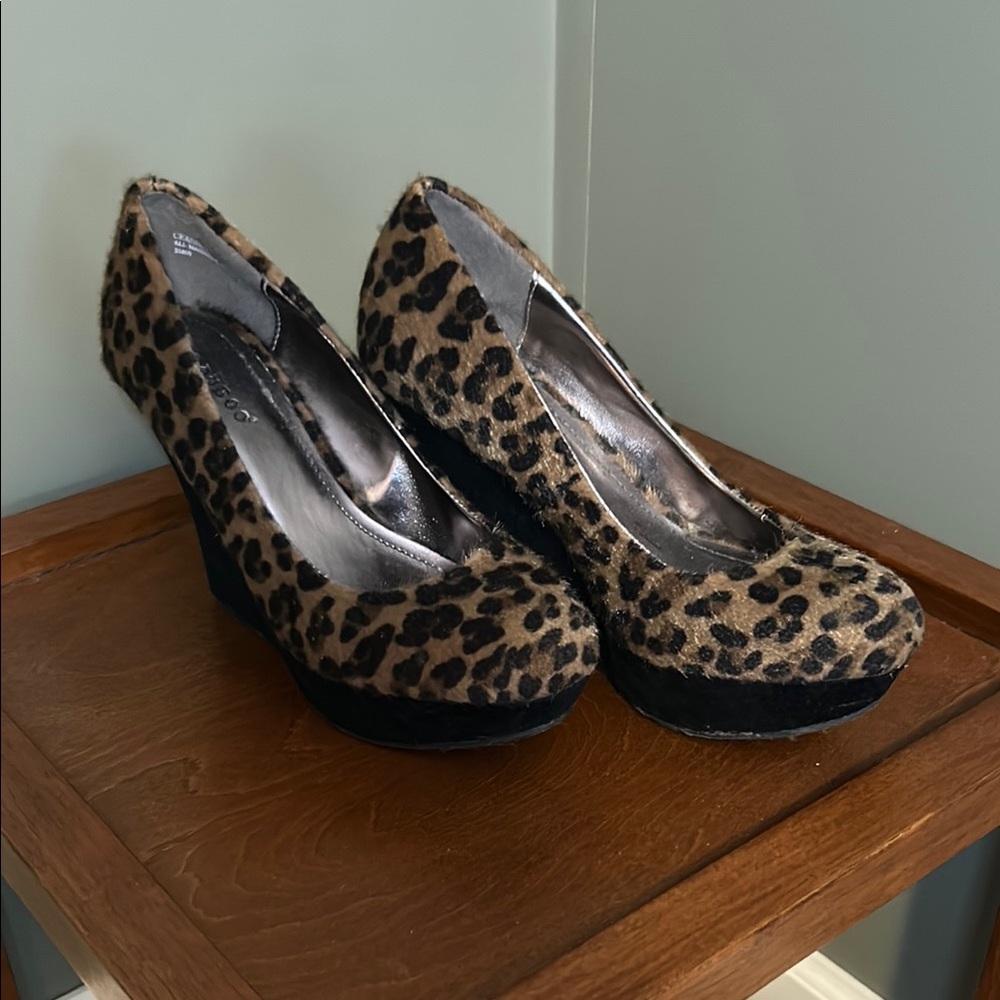 Bamboo Ceasar77 Leopard platform wedge size 6.5